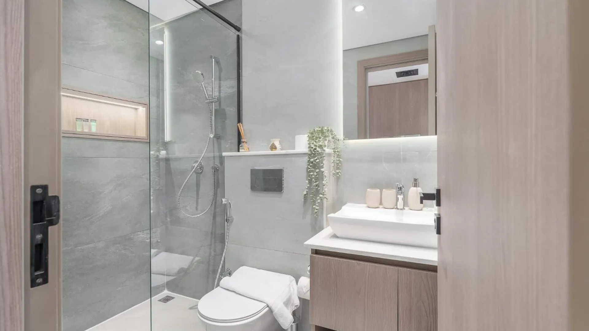 Apartment Heart Captivating Studio In Laya Heights Dubai United Arab Emirates
