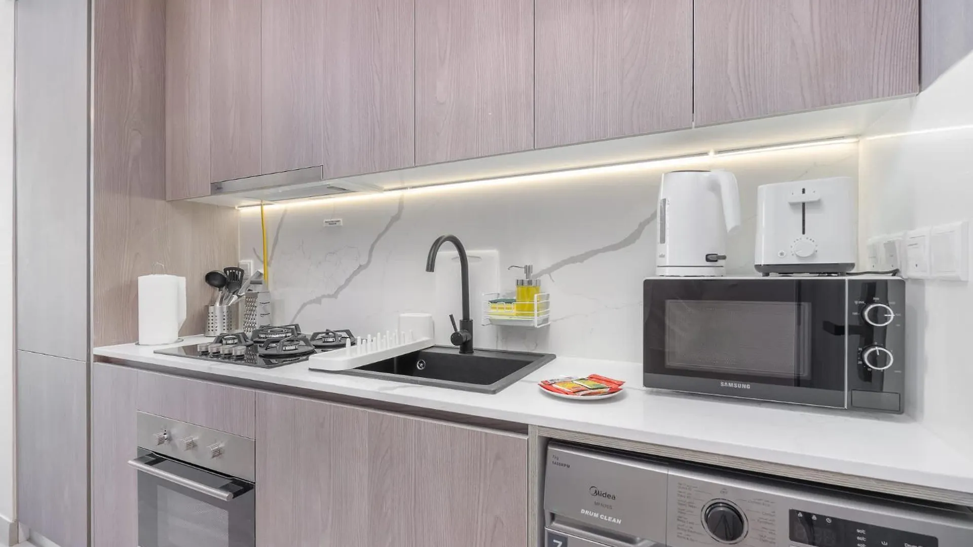 Heart Captivating Studio In Laya Heights Dubai